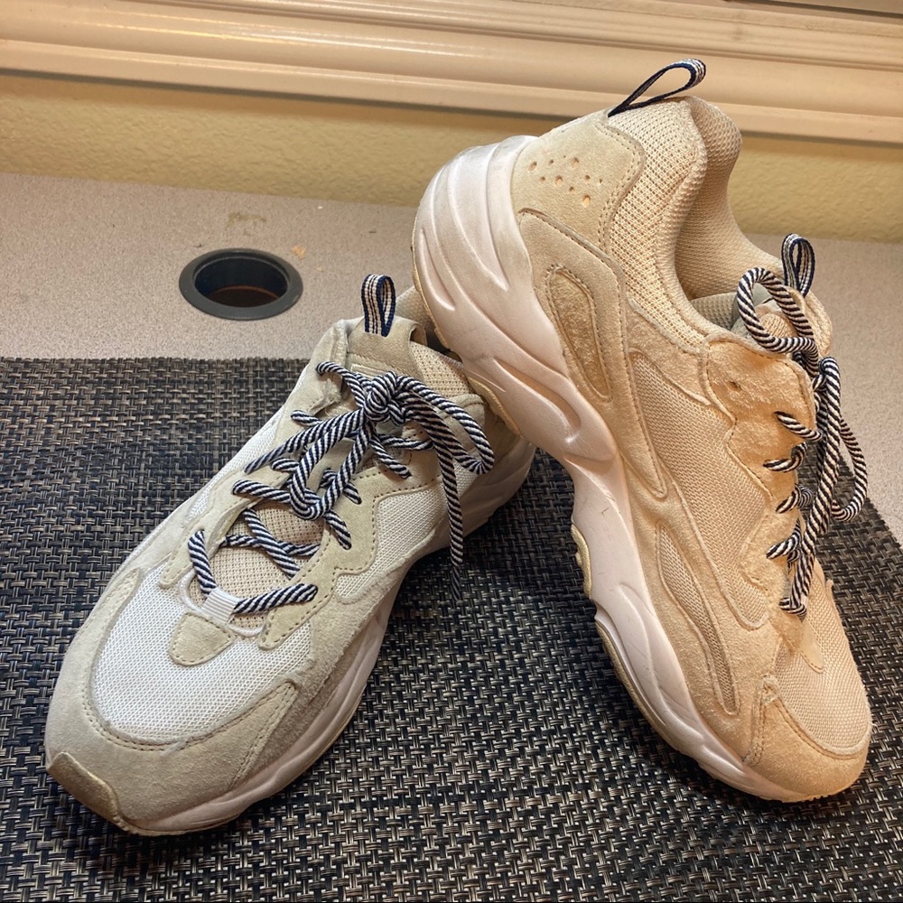 SOLD Fila Gardenia Ray Tracer Sneakers